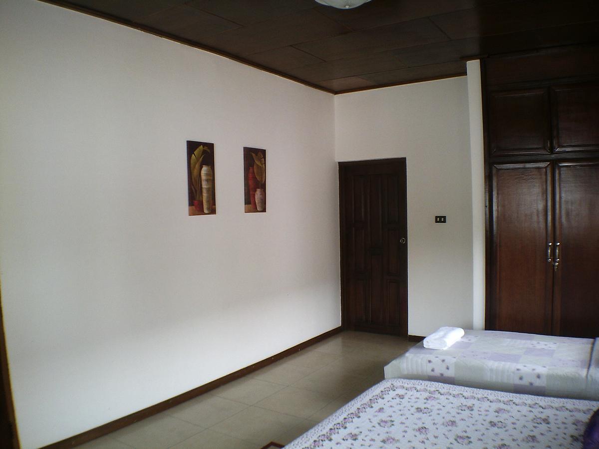 Lavender Lodge Hotel Аккра Екстер'єр фото